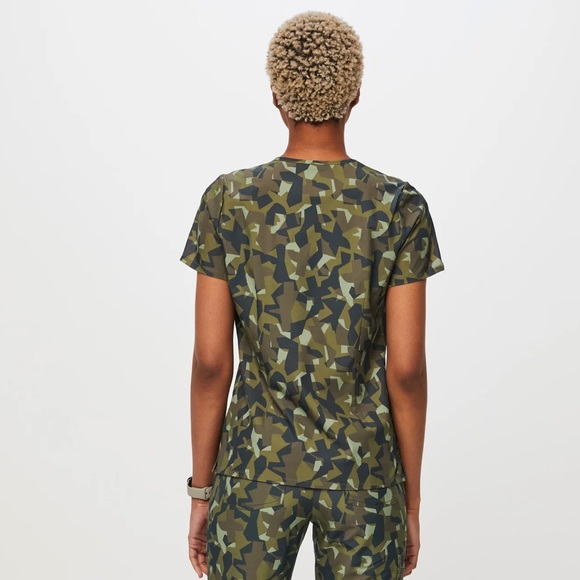 FIGS Catarina FreeX One Pocket Scrub Top BRAND NEW Camo Martini Olive Size XS - Picture 5 of 7